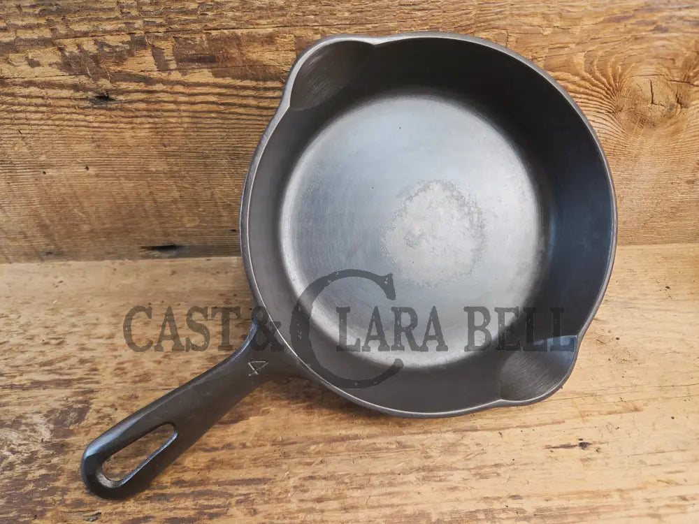 Unique! Griswold No. 4 Cast Iron Skillet with Small Block Logo Grooved Handle 702 A Skillet