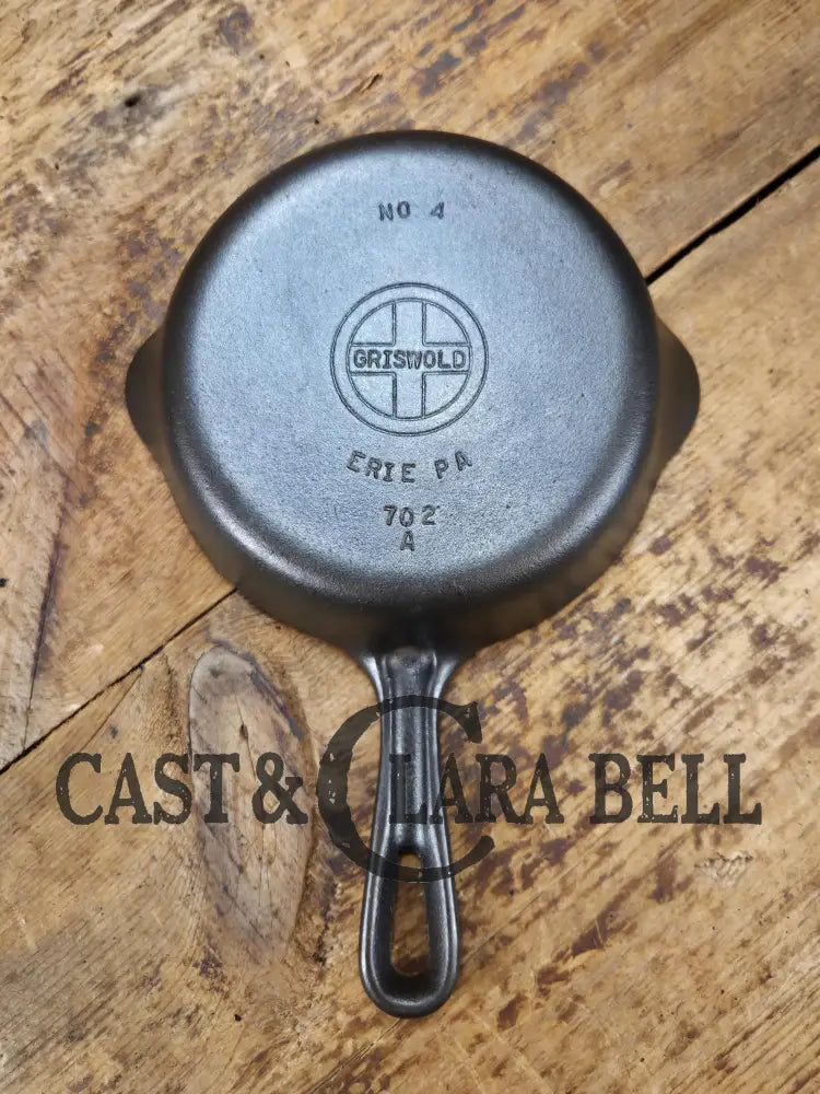 Unique! Griswold No. 4 Cast Iron Skillet with Small Block Logo Grooved Handle 702 A Skillet