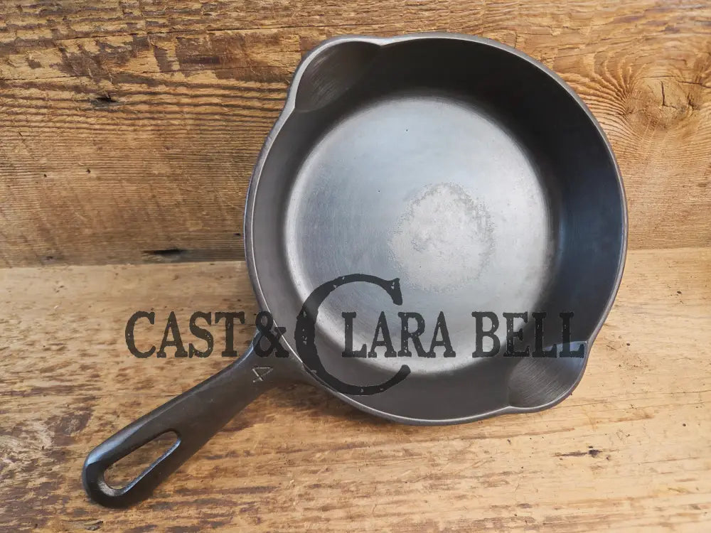 Unique! Griswold No. 4 Cast Iron Skillet with Small Block Logo Grooved Handle 702 A Skillet