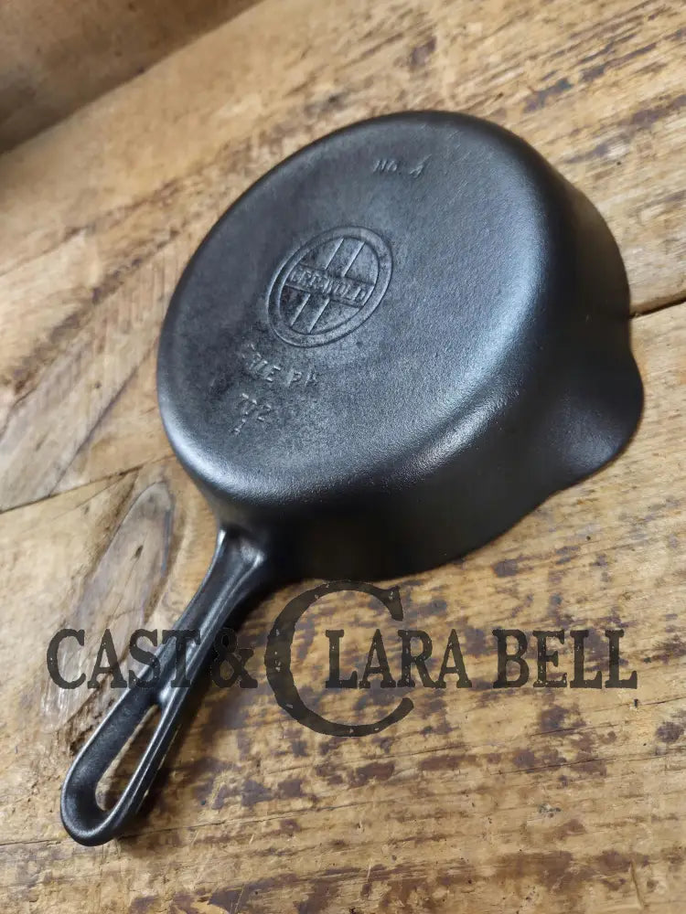 Unique! Griswold No. 4 Cast Iron Skillet with Small Block Logo Grooved Handle 702 A Skillet