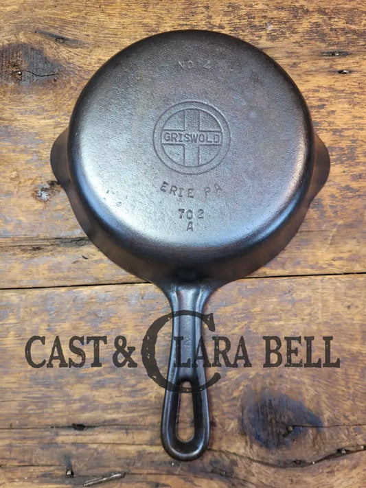 Unique! Griswold No. 4 Cast Iron Skillet With Small Block Logo Grooved Handle 702 A