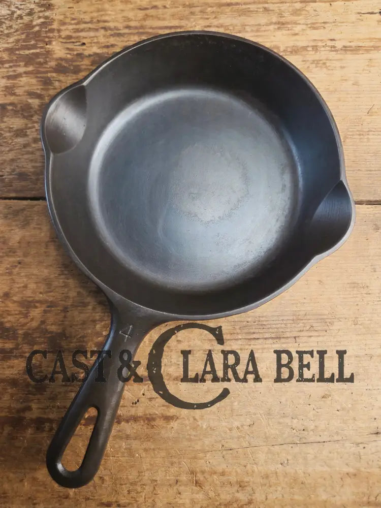 Unique! Griswold No. 4 Cast Iron Skillet with Small Block Logo Grooved Handle 702 A Skillet