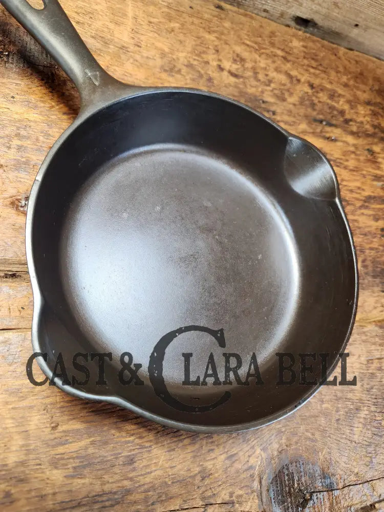 Unique! Griswold No. 4 Cast Iron Skillet With Small Block Logo Grooved Handle 702 B