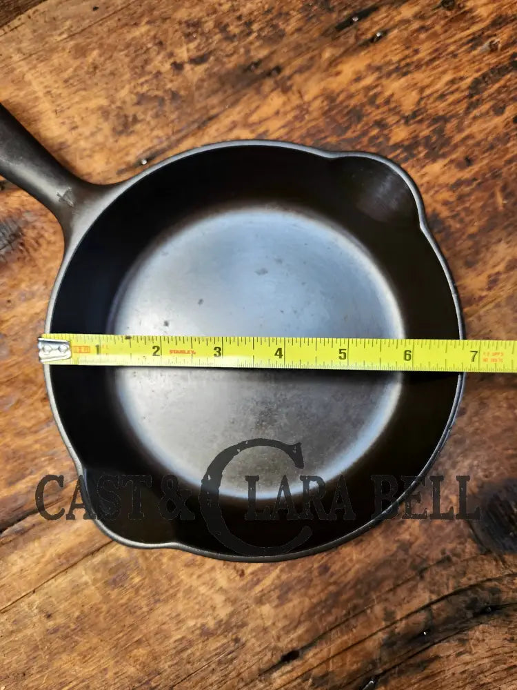 Unique! Griswold No. 4 Cast Iron Skillet With Small Block Logo Grooved Handle 702 B