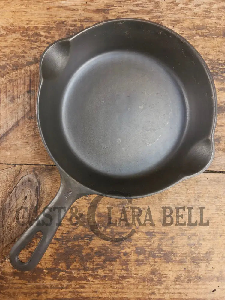 Unique! Griswold No. 4 Cast Iron Skillet with Small Block Logo Grooved Handle 702 C Skillet