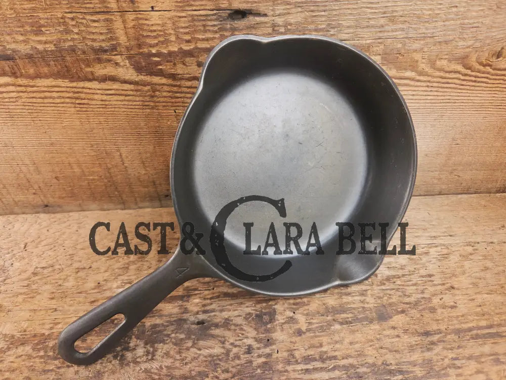 Unique! Griswold No. 4 Cast Iron Skillet with Small Block Logo Grooved Handle 702 C Skillet