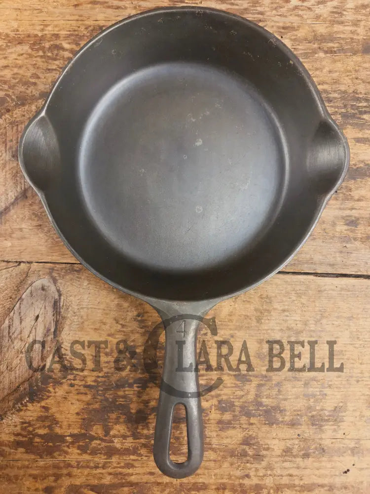 Unique! Griswold No. 4 Cast Iron Skillet with Small Block Logo Grooved Handle 702 C Skillet