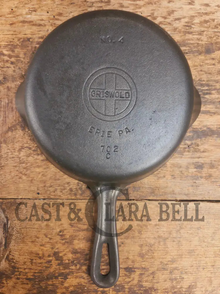 Unique! Griswold No. 4 Cast Iron Skillet with Small Block Logo Grooved Handle 702 C Skillet