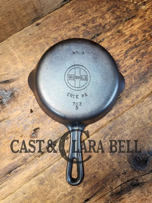 Unique! Griswold No. 4 Cast Iron Skillet With Small Block Logo Grooved Handle 702 D