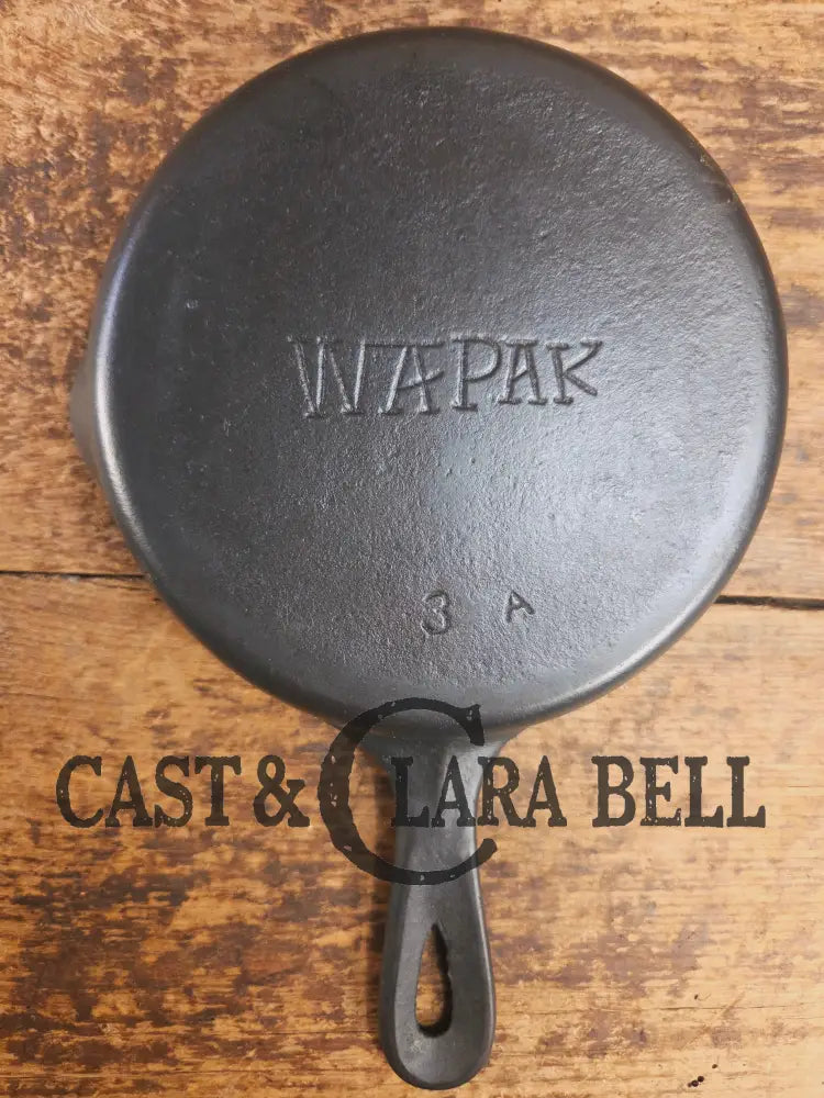 Unique Wapak #3 Straight tapered logo cast iron egg skillet Skillet