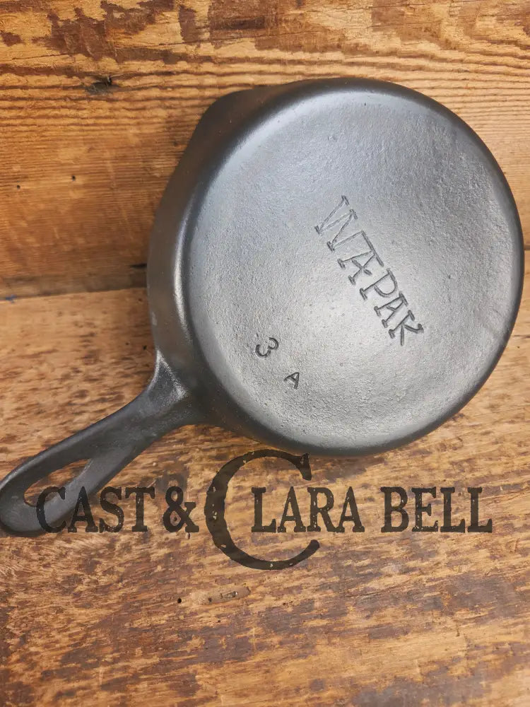 Unique Wapak #3 Straight tapered logo cast iron egg skillet Skillet