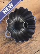 Unknown ’Aristocrat’ style 17 Cup Fluted Bundt Pan with late 1800 gate marking. Really beautiful! - Bakeware
