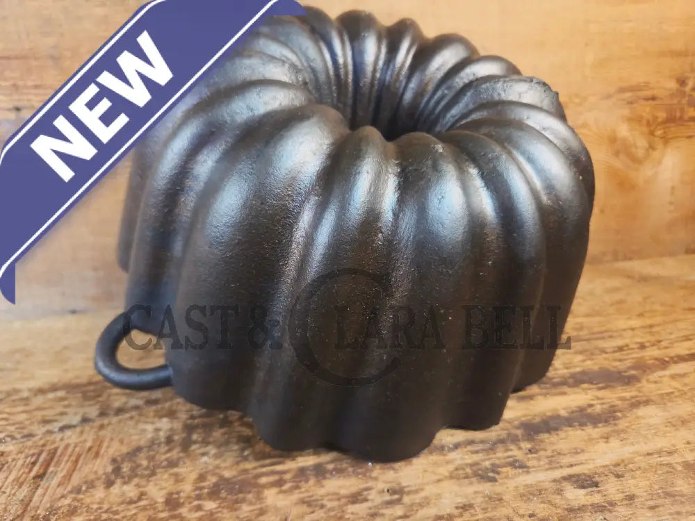 Unknown ’Aristocrat’ style 17 Cup Fluted Bundt Pan with late 1800 gate marking. Really beautiful! - Bakeware