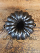 Unknown ’Aristocrat’ style 17 Cup Fluted Bundt Pan with late 1800 gate marking. Really beautiful! - Bakeware