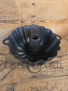Unknown ’Aristocrat’ style 17 Cup Fluted Bundt Pan with late 1800 gate marking. Really beautiful! - Bakeware