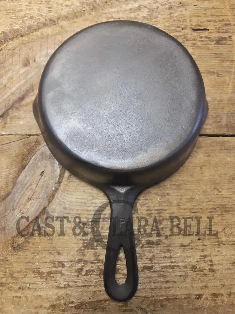 Unknown mystery egg skillet. Really cool daily user to own and use. Very similar to unmarked Wagner P on handle (SC24)