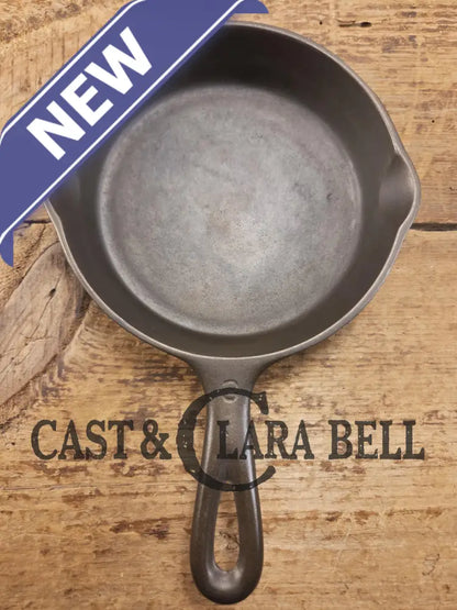 Unknown mystery egg skillet. Really cool daily user to own and use. Very similar to unmarked Wagner (SC24)