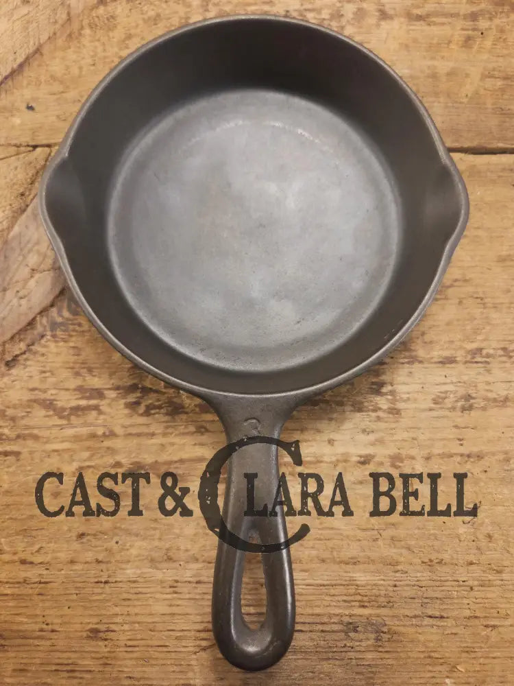 Unknown mystery egg skillet. Really cool daily user to own and use. Very similar to unmarked Wagner SC24