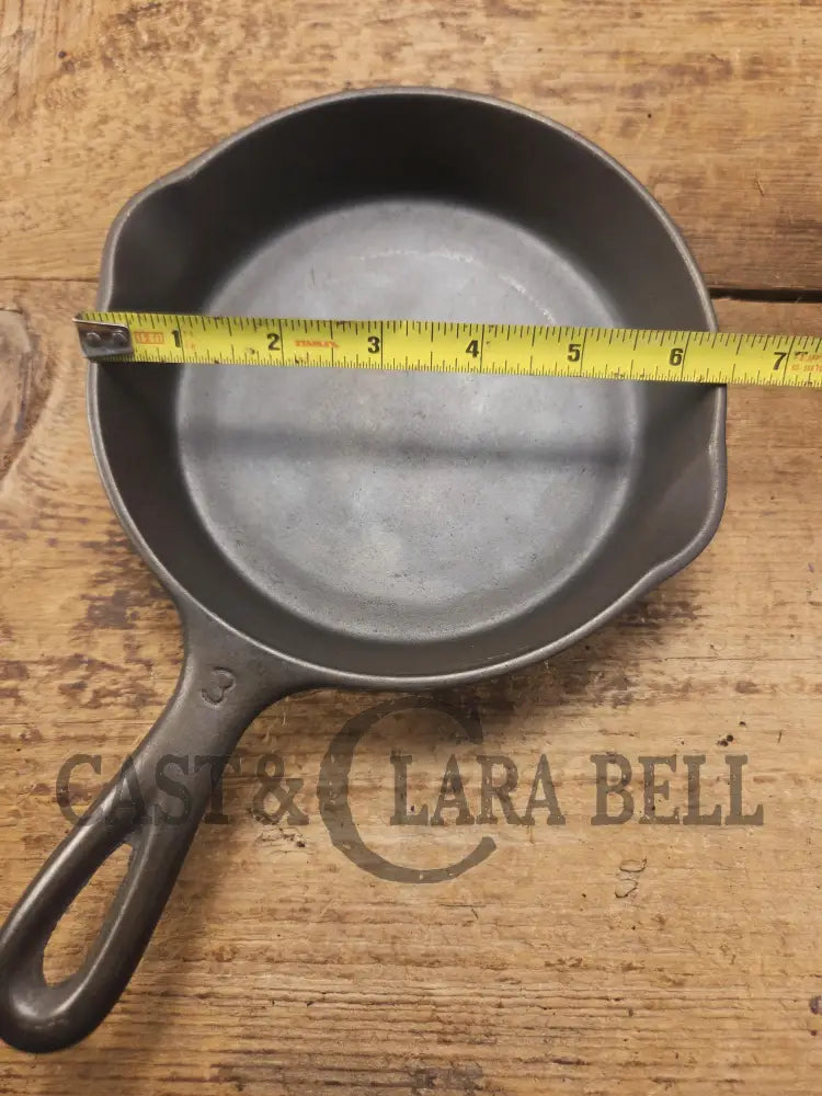 Unknown mystery egg skillet. Really cool daily user to own and use. Very similar to unmarked Wagner SC24