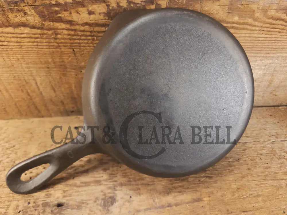 Unknown mystery egg skillet. Really cool daily user to own and use. Very similar to unmarked Wagner SC24