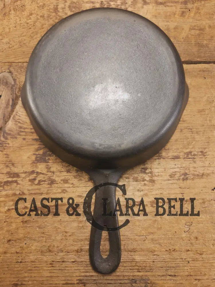 Unknown mystery egg skillet. Really cool daily user to own and use. Very similar to unmarked Wagner SC24