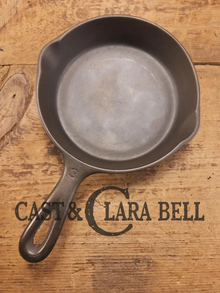 Unknown mystery egg skillet. Really cool daily user to own and use. Very similar to unmarked Wagner SC24