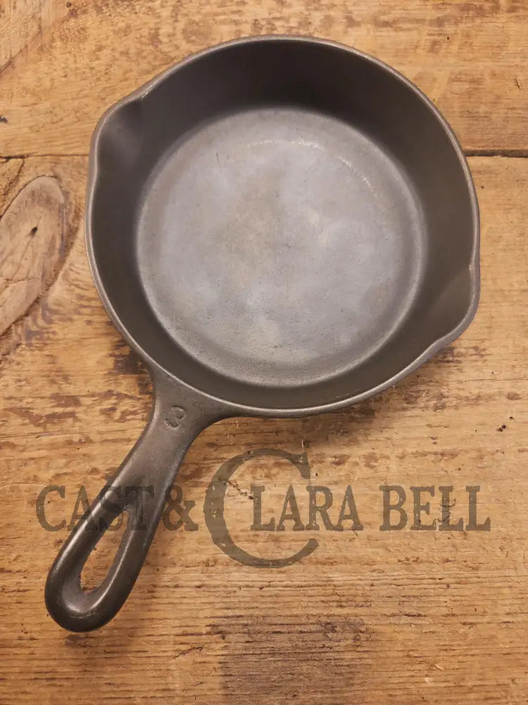 Unknown mystery egg skillet. Really cool daily user to own and use. Very similar to unmarked Wagner SC24