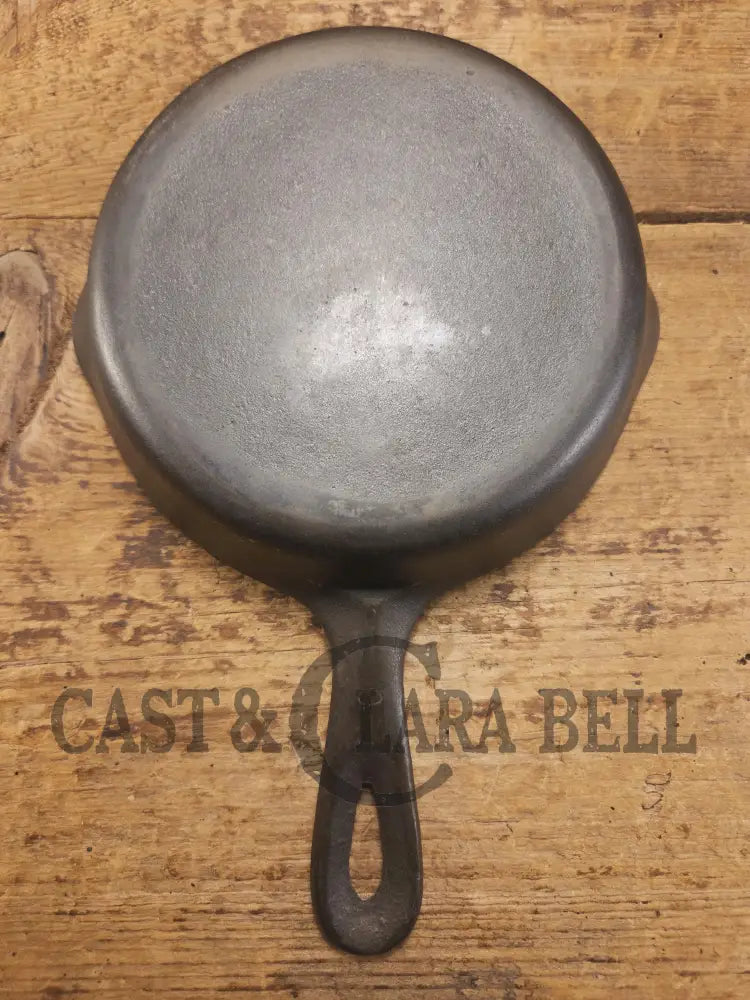Unknown mystery egg skillet. Really cool daily user to own and use. Very similar to unmarked Wagner SC24
