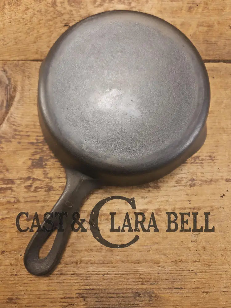 Unknown mystery egg skillet. Really cool daily user to own and use. Very similar to unmarked Wagner SC24