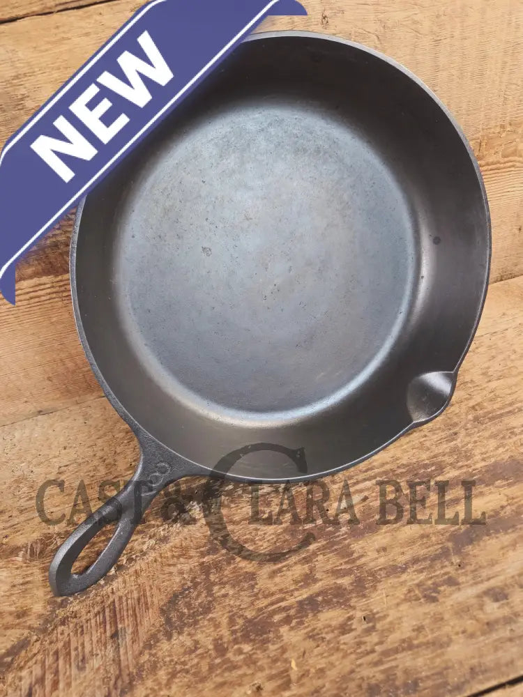 Unknown pointy handled #8 cast iron skillet. Beautiful skillet amazing daily user - Skillet