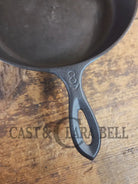 Unknown pointy handled #8 cast iron skillet. Beautiful skillet amazing daily user - Skillet