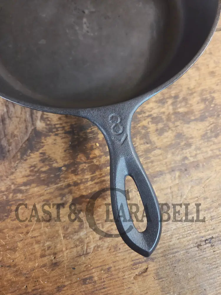 Unknown pointy handled #8 cast iron skillet. Beautiful skillet amazing daily user - Skillet
