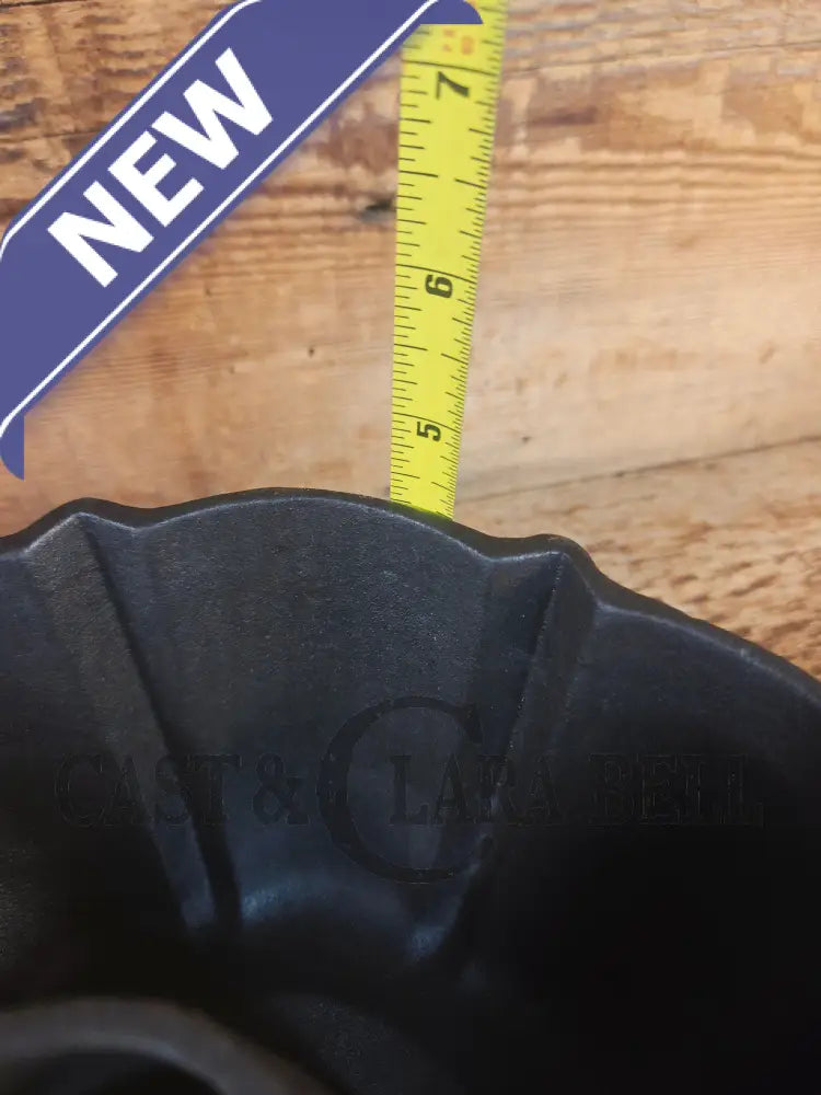 Unknown ’The Poser’ style 10 Cup German style (Gugelhupf) pan. Really beautiful! - Bakeware