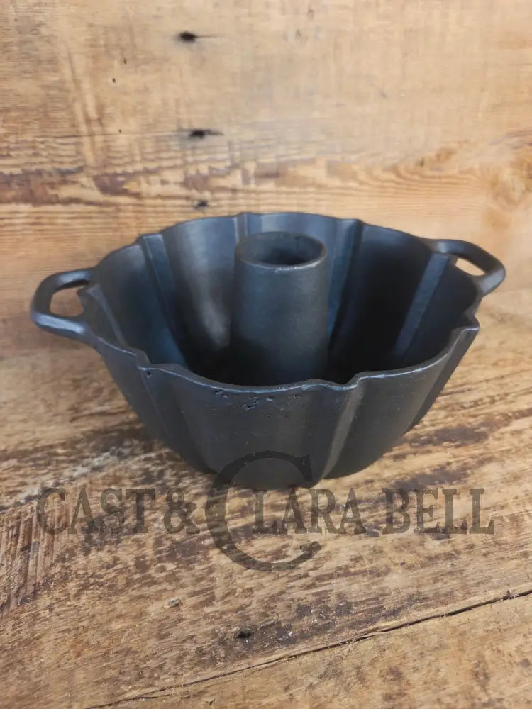 Unknown ’The Poser’ style 10 Cup German style (Gugelhupf) pan. Really beautiful! - Bakeware