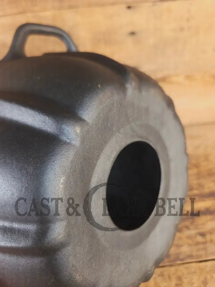 Unknown ’The Poser’ style 10 Cup German style (Gugelhupf) pan. Really beautiful! - Bakeware