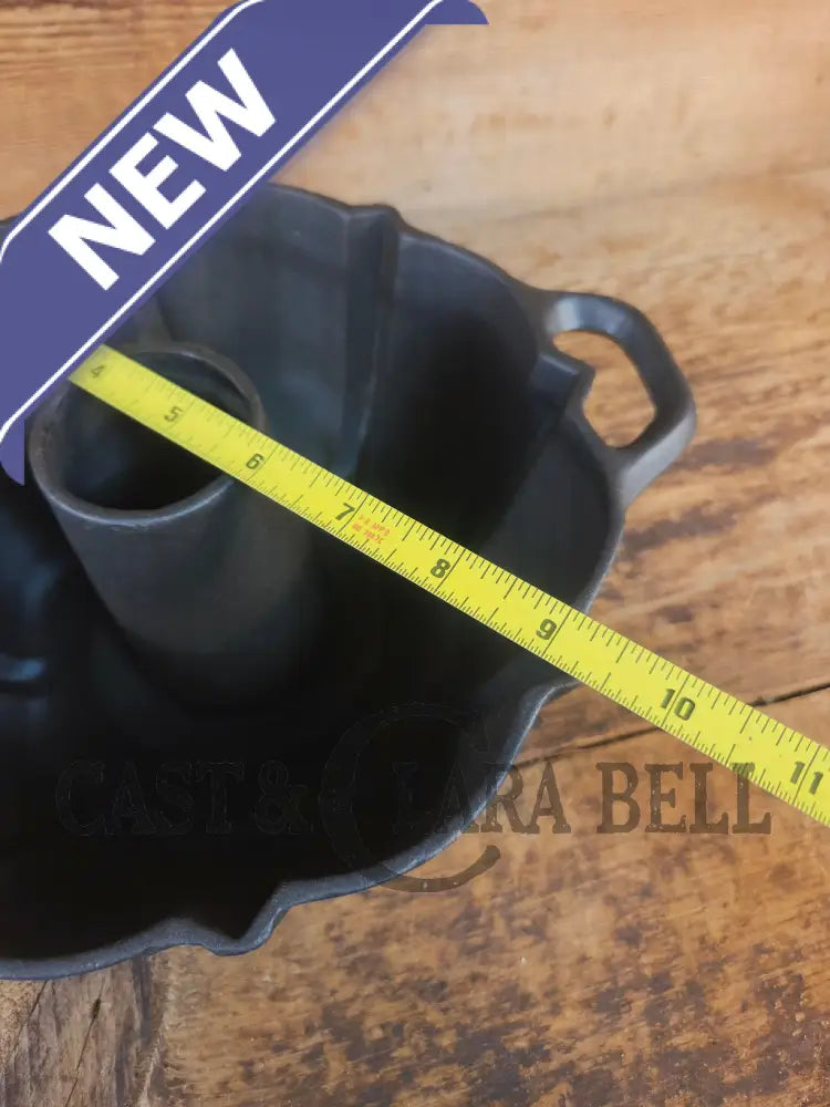 Unknown ’The Poser’ style 10 Cup German style (Gugelhupf) pan. Really beautiful! - Bakeware