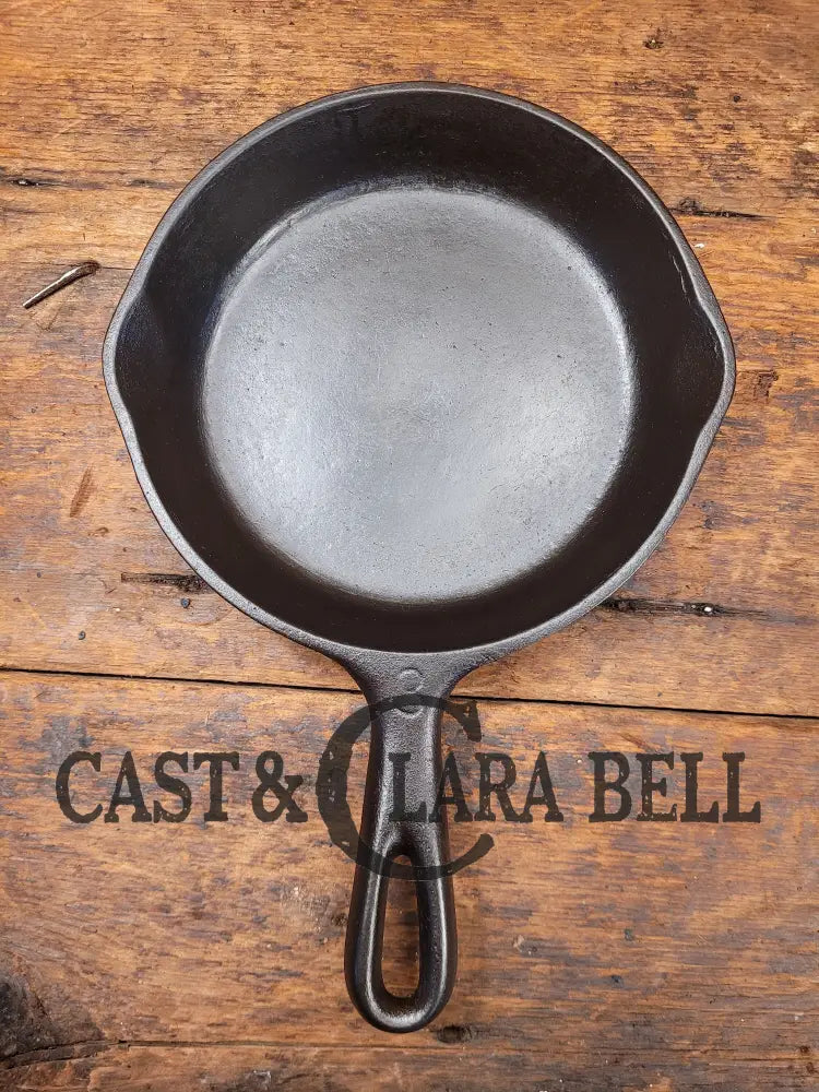 Unmarked Wagner #3 Cast Iron Egg Skillet