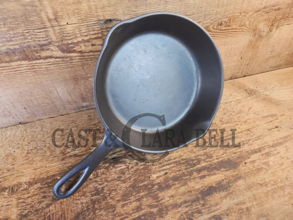 Unmarked #5 Saute Skillet with Heat Ring. An Awesome sauce pan! Looks very similar to Wagner - Skillet