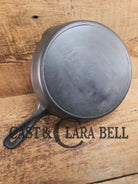 Unmarked Martin Stove & Range Co. #8 Cast Iron Skillet. Versatile and elegant Skillet