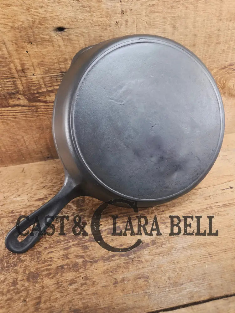Unmarked Martin Stove & Range Co. #8 Cast Iron Skillet. Versatile and elegant Skillet