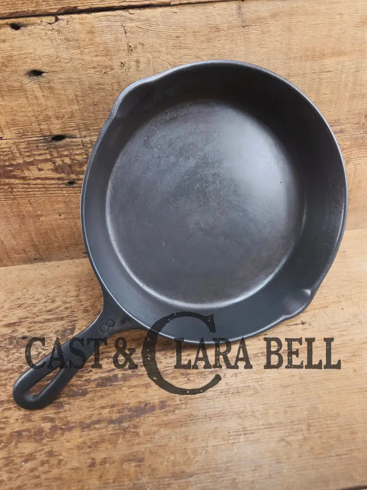 Unmarked Martin Stove & Range Co. #8 Cast Iron Skillet. Versatile and elegant Skillet