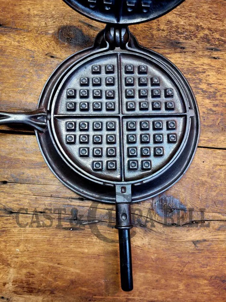 Very Cool! Early 1900’S Fanner Mfg Co No. 8 Crescent Cast Iron Waffle Maker With Low Base. Harder