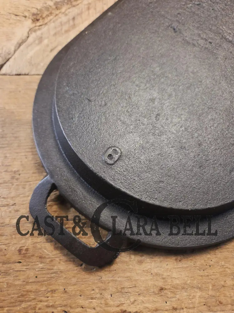 Very cool! Late 1800’s Antique Gate-marked #8 Cast Iron Griddle / Sad Iron Heater. Possibly Lodge. Great for pancakes