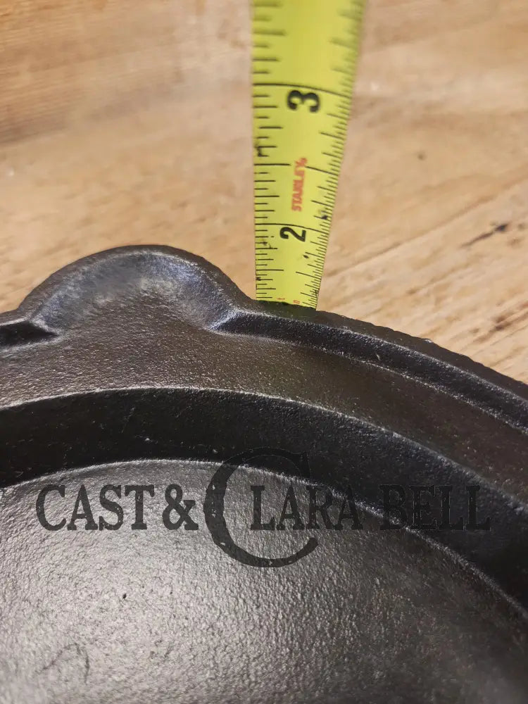 Very cool! Late 1800’s Antique Gate-marked #8 Cast Iron Griddle / Sad Iron Heater. Possibly Lodge. Great for pancakes