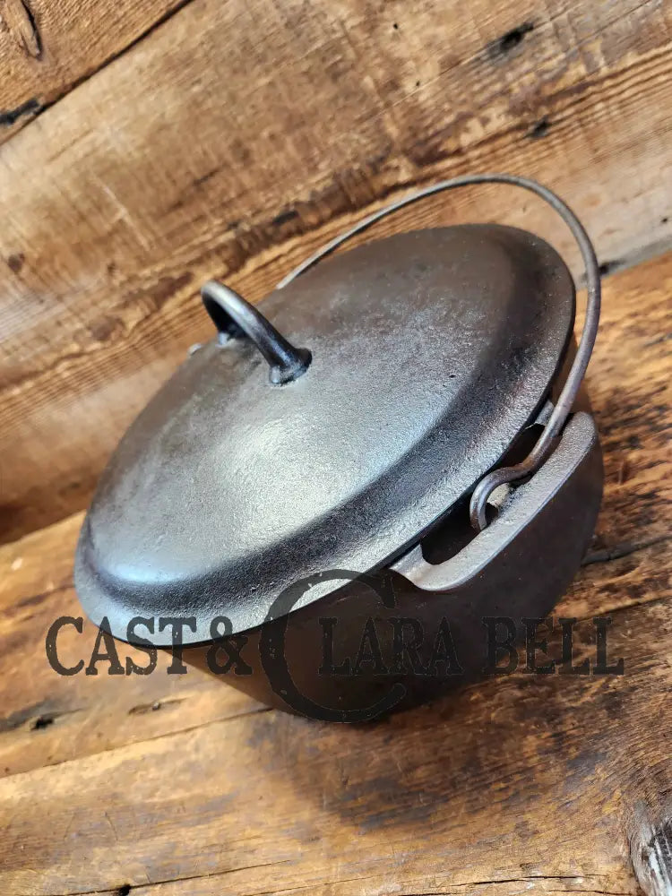 Very Early 1900's Griswold #8 Cast Iron Dutch Oven 833 with