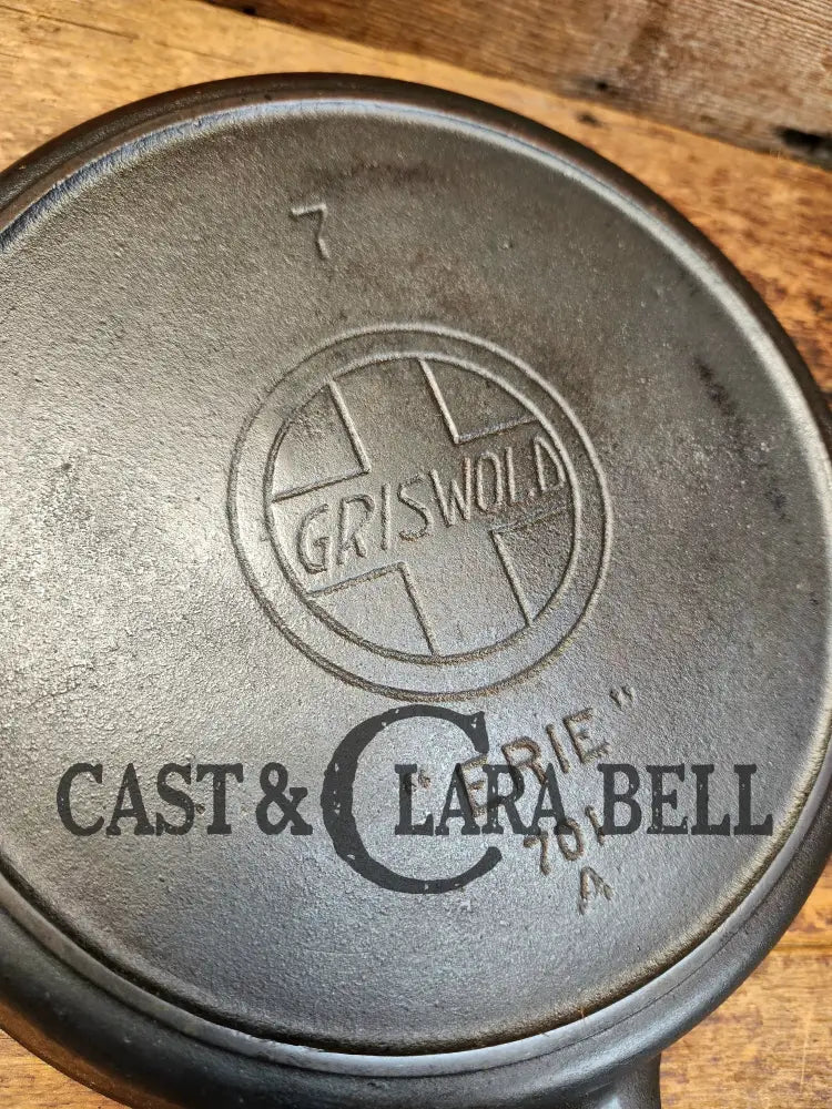 Very Early 1910’S Griswold #7 Skillet With Heat Ring And Large Block Slant Logo ’Erie ’ 701 E