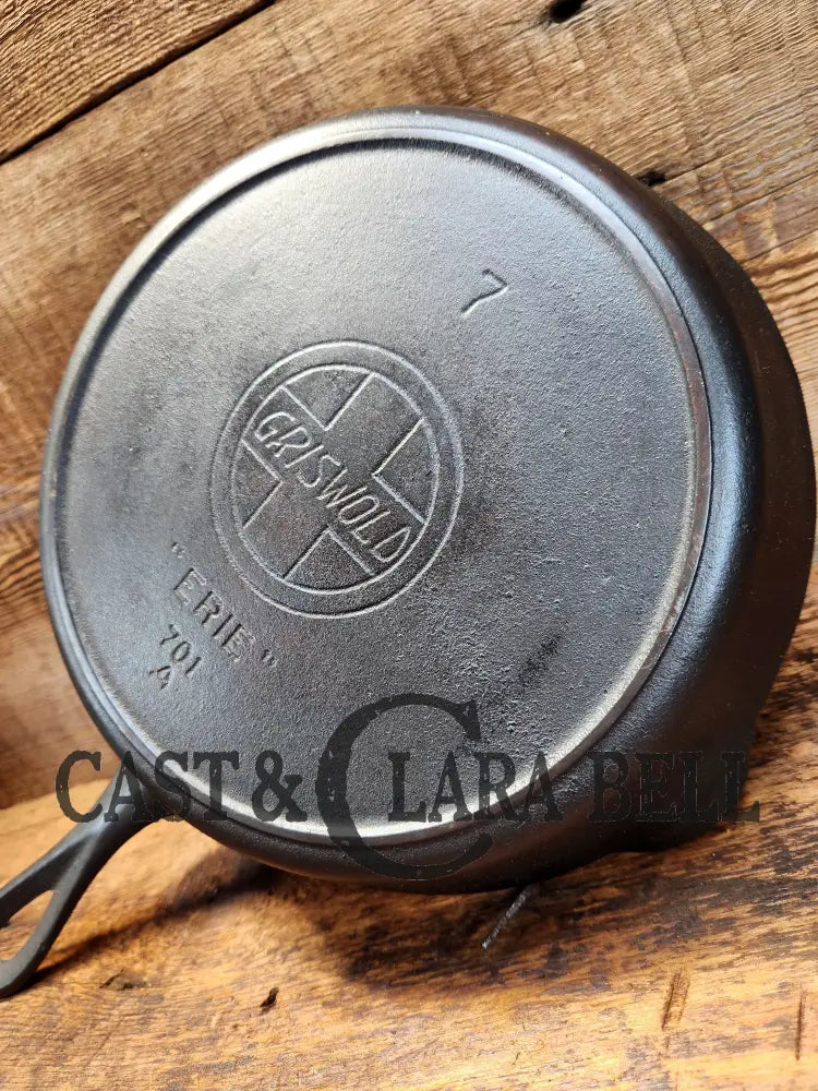 Very Early 1910’S Griswold #7 Skillet With Heat Ring And Large Block Slant Logo ’Erie ’ 701 E