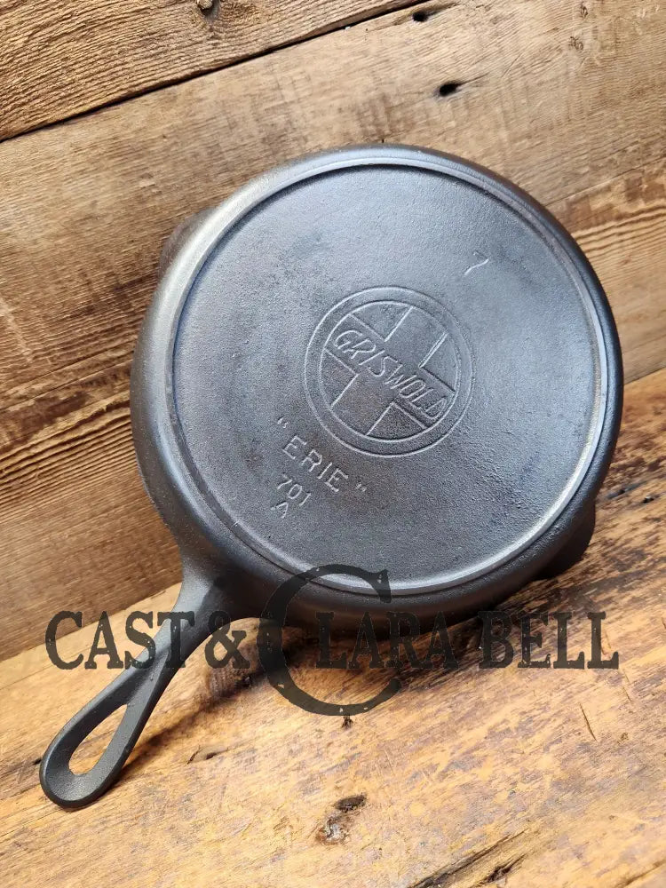 Very Early 1910’S Griswold #7 Skillet With Heat Ring And Large Block Slant Logo ’Erie ’ 701 E