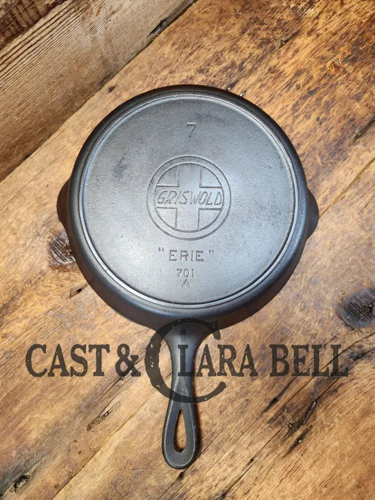 Very Early 1910’S Griswold #7 Skillet With Heat Ring And Large Block Slant Logo ’Erie ’ 701 E