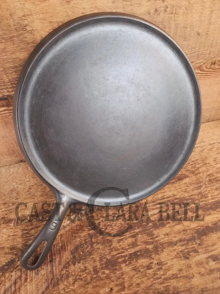 VERY handy GORGEOUS griddle! Griswold No. 9 Handled Griddle with Small Block Logo 609. Makes Great grilled cheese and